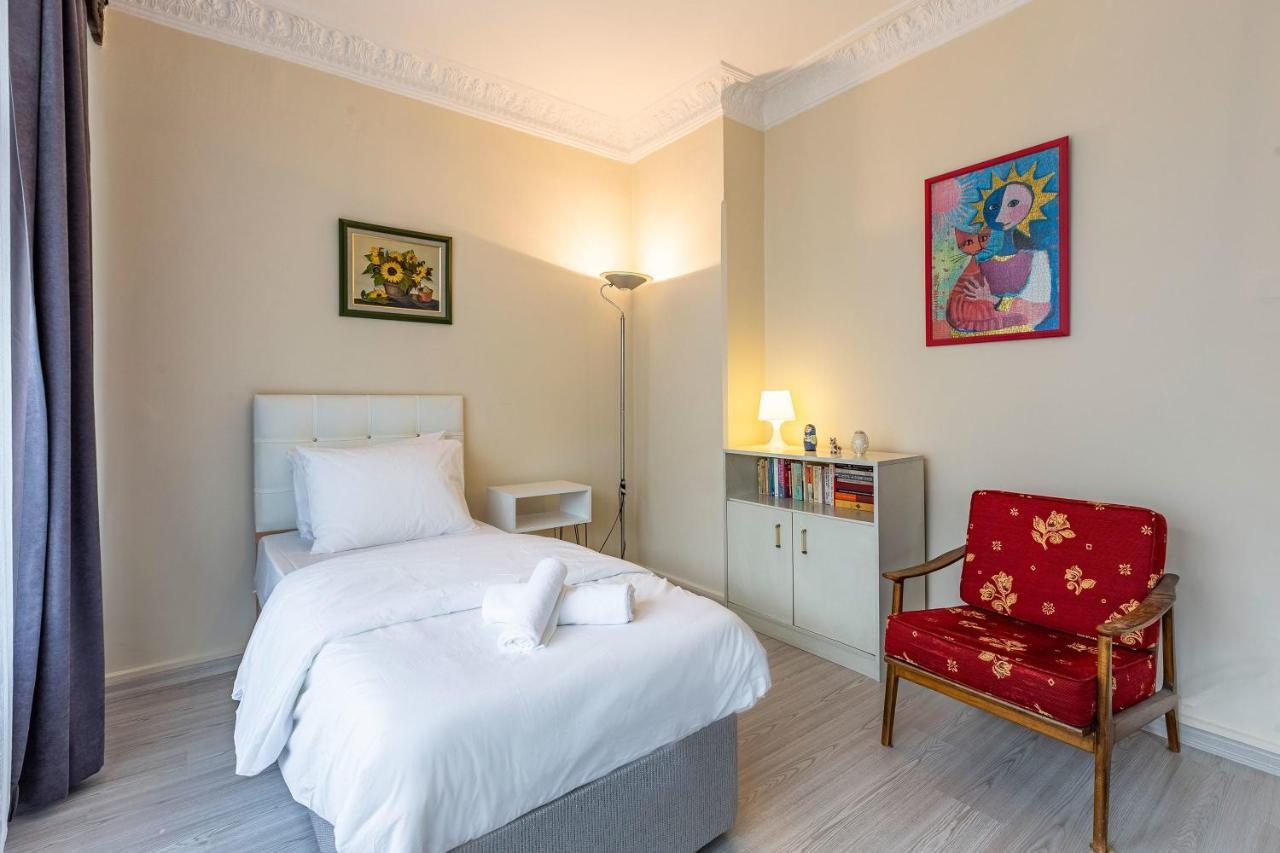 Charming Apartment Surrounded By Vibrant Attractions In Kadikoy Stambuł Zewnętrze zdjęcie